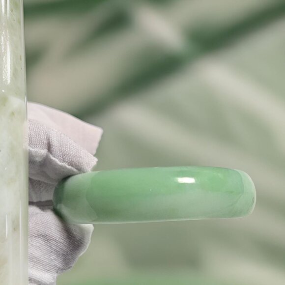 Green Jade Bangle - Picture 10 of 11